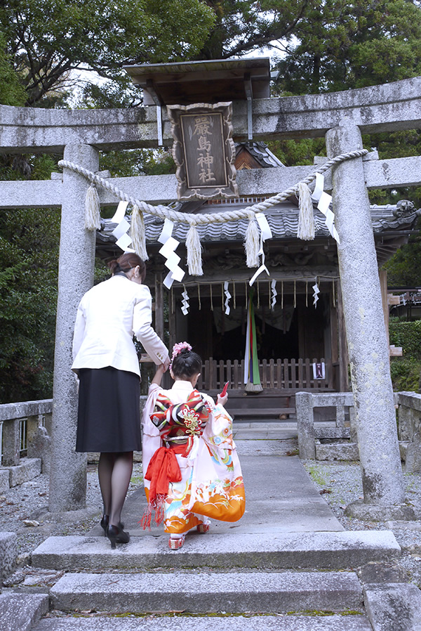 女の子がお詣りすると美人になると伝わる厳島神社