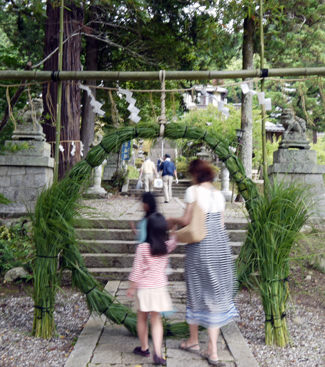 6月30日(月)夏越の大祓「茅の輪」が設けられました。